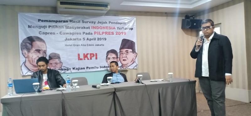 Direktur Direktur LKPI, Tubagus Alvin (berdiri) (law-justice.co/ Nebby Mahbubir Rahman)