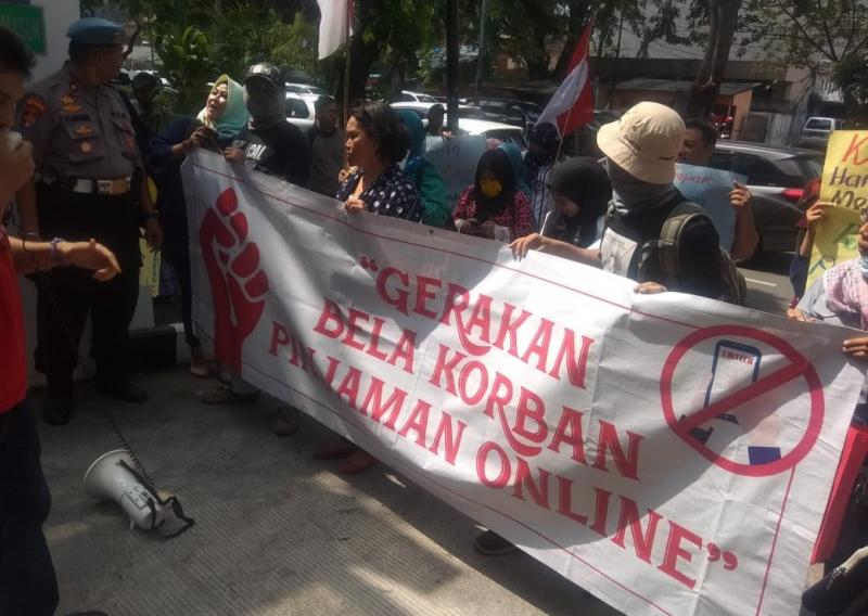 Aksi solidaritas atas banyaknya korban fintech dan mengecam tak bergunanya OJK (Foto: http://www.kabartoday.co.id)