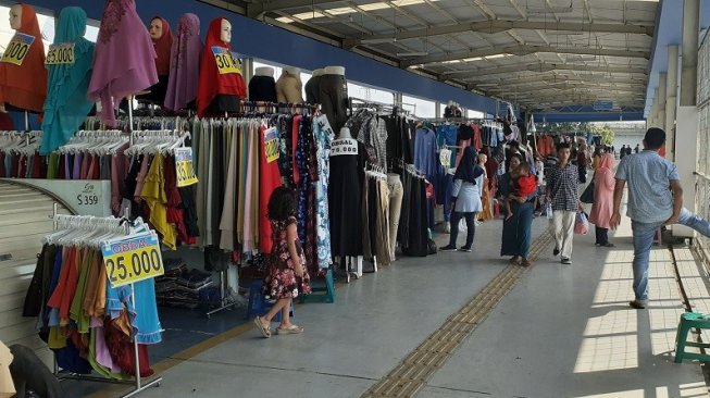 Pasar Tanah  Abang  Mulai Menggeliat