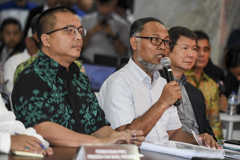 Ketua Tim Kuasa Hukum Prabowo-Sandi, Bambang Widjojanto saat daftarkan gugatan sengketa Pilpres di MK (Foto: Alinea)