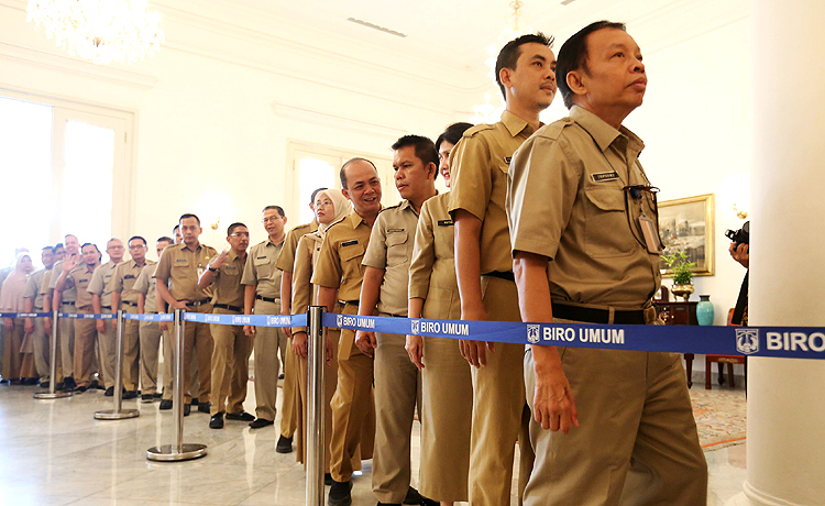Gubernur DKI Jakarta Anies Basswedan saat menggelar acara halal bihalal dengan sejumlah Pegawai Negeri Sipil (PNS) di Gedung Balaikota, Jakarta Pusat. Robinsar Nainggolan