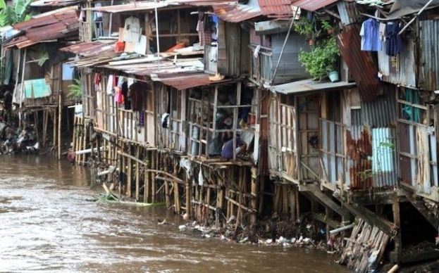 Rumah kumuh di Indonesia (Foto: Medium)