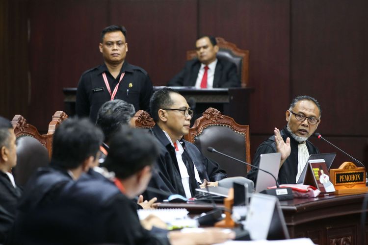 Bambang Widjojanto, Ketua Tim Hukum Prabowo-Sandi (Kompas)