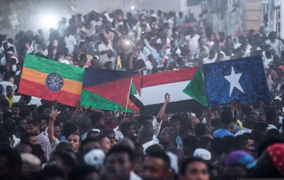 Demonstran Sudan menuntut transisi yang dipimpin sipil (Foto: Reddit)