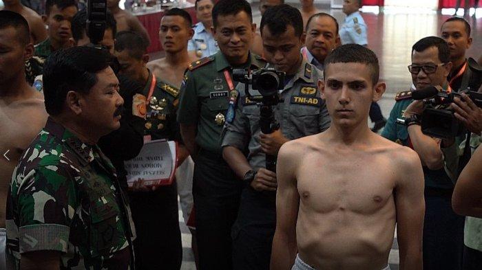 Enzo, blasteran Perancis Lulus Taruna Akmil TNI (Foto: Tribune)