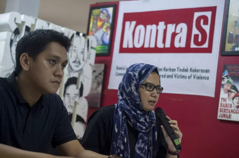 Koordinator Kontras Yati Andriani (Kanan) (celebestopnews)