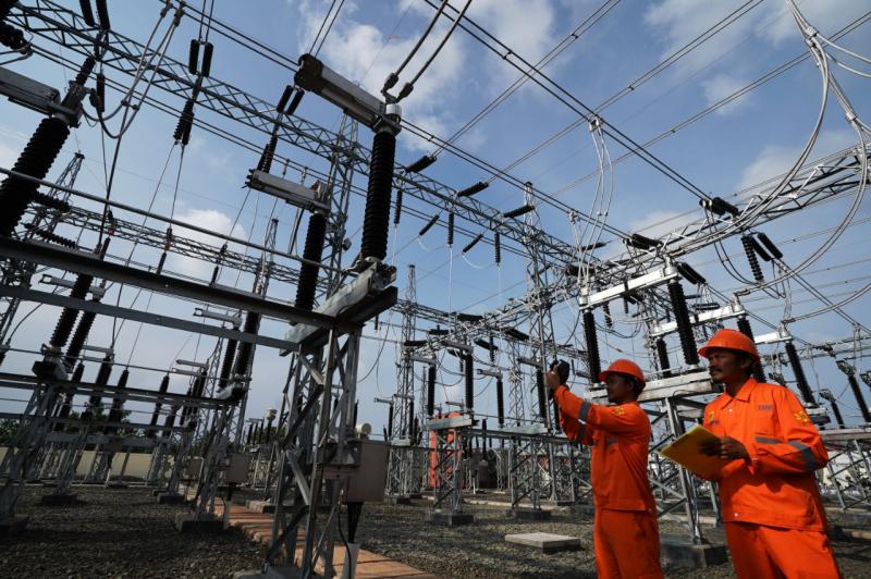 Petugas PLN (Okezone.com)