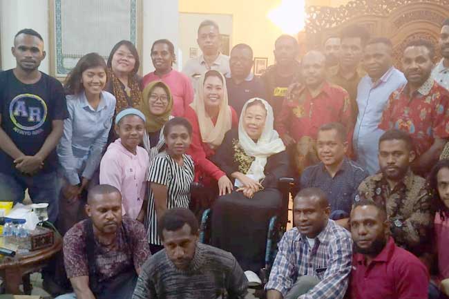 Hasil gambar untuk Keluarga GusDur Temui Mahasiswa Papua Bahas Situasi Terkini