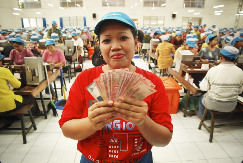Karyawan pabrik rokok (medcom.id)