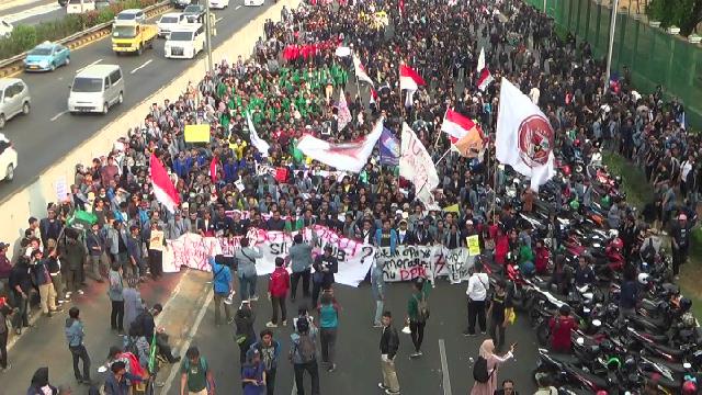 Demonstrasi Mahasiswa di depan gedung DPR