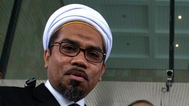 Tenaga Ahli Kedeputian IV Kantor Staf Presiden Ali Mochtar Ngabalin minta waspadai ISIS dan HTI yang tunggangi aksi penolakan UU Omnbus Law Cipta Kerja (fajar.co.id)