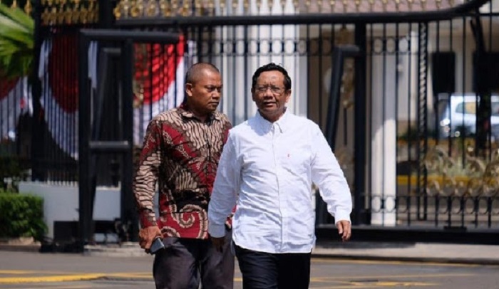 Mantan Ketua Mahkamah Konstitusi, Mahfud MD merapat ke Istana. (detik.com)