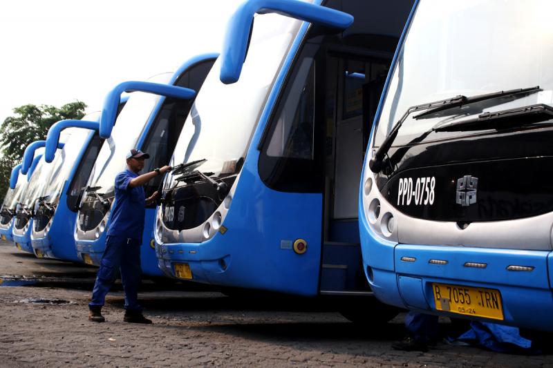 Bus ini ebelumnya sempat berhenti digunakan di era Gbernur Ahok tetapi saat ini ada tiga puluh bus Zhong Tong beropersi di Jakaera dan perwatan bus ini ada di Pool PPD Kelender, Jakarta Timur, Robinsar Nainggolan