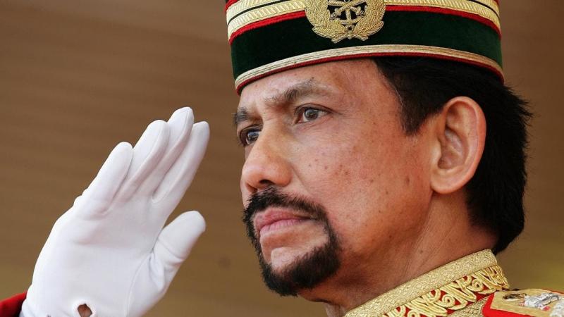 Sultan Brunei Darussalam, Sultan Hassanal Bolkiah habiskan Rp1,6 miliar untuk pangkas rambut (heraldsun)