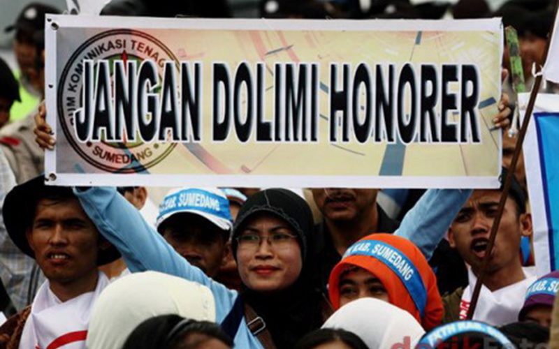 Guru Honorer Berharap diangkat menjadi calon Aparatur Sipil Negara kepada Presiden Joko Widodo. (Detik)