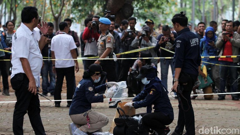 Suasana saat olah tempat kejadian perkara ledakan di Monas (Foto: Rifkianto Nugroho/detikcom)