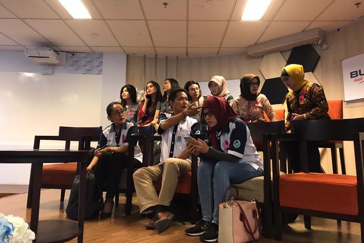 Ikatan Awak Kabin Garuda Indonesia (IKAGI) di Kementerian BUMN, Jakarta, Senin (9/12/2019).(Foto: KOMPAS.com/AKHDI MARTIN PRATAMA)