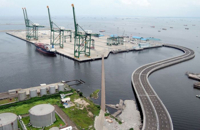 Pulau reklamasi penghubung dua pelabuhan (foto: detik)