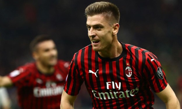 Penyerang AC Milan, Krzysztof Piatek menjadi incaran dua klub Liga Inggris, Newcastle dan Tottenham (calciomercato)
