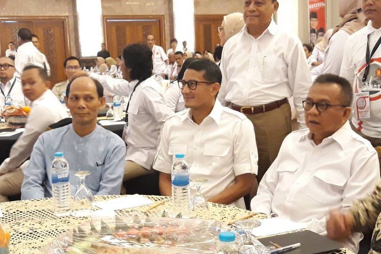 Wakil Ketua Dewan Pembina Partai Gerindra Sandiaga Uno (tengah) hadir dalam rapat kerja daerah (Rakerda) Gerindra Provinsi DKI Jakarta di Grand Sahid Jaya, Jakarta Pusat, Minggu (26/1/2020).(Kompas.com/Fitria Chusna Farisa)