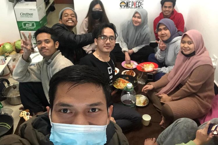 Foto dok Dinsos Aceh, Sejumlah mahasiswa asal Aceh yang terisolasi di Wuhan, Minggu (26/01/2020).(KOMPAS.COM/TEUKU UMAR)