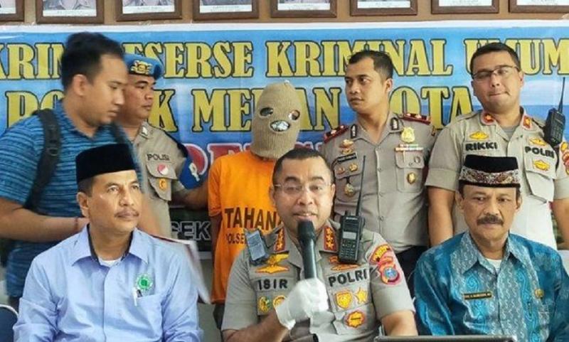 Usai Ditangkap, Polisi Pastikan Pria Perobek Alquran di Medan Tak Gila. (Tribun).