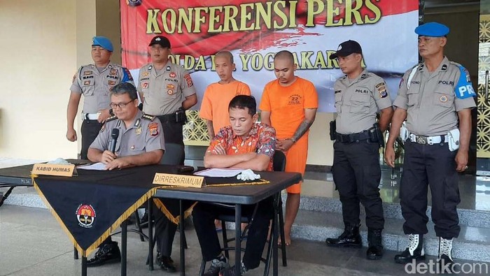 Preman sadis Jogja, Santang saat serahkan diri ke Polisi (Detikcom)