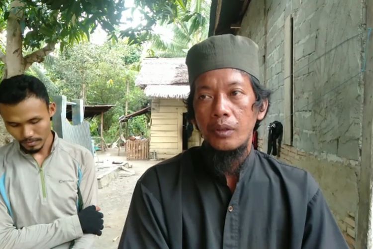 Pawang Buaya Bergulat Hingga Menangkap Dua Ekor Buaya Raksasa di Mateng(KOMPAS.COM/JUNAEDI)