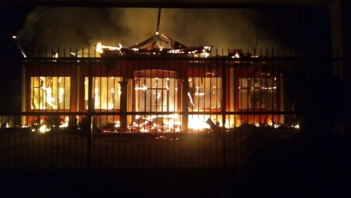 Ilustrasi kantor desa dibakar (inforiau)