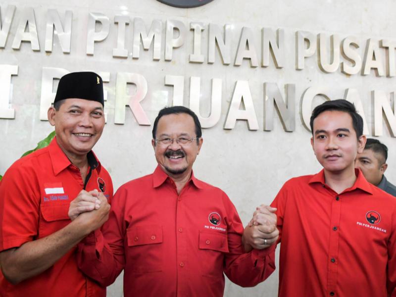 Teguh Prakosa (kiri), Achmad Purnomo (tengah) dan Gibran Rakabuming Raka (kanan) (tagar)