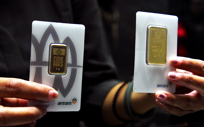 Harga emas mengalami penguatan seiring dengan pelemahan dolar AS dan peningkatan permintaan di tengah tekanan global. Kenaikan harga emas didorong oleh kekhawatiran wabah virus corona yang menciptakan kepanikan di kalangan investor. Robinsar Nainggolan