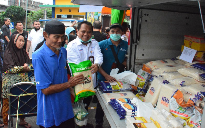 Bulog Gelar Operasi Pasar di Pasar Induk Keramat Jati (Foto: law-justice)