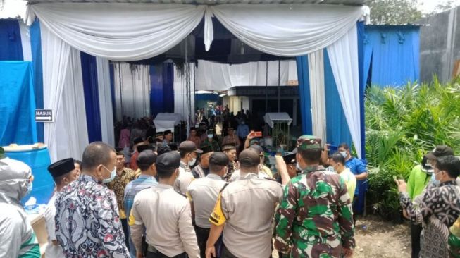 Petugas bubarkan pesta pernikahan di Jambi saat pandemi virus corona (Suara)