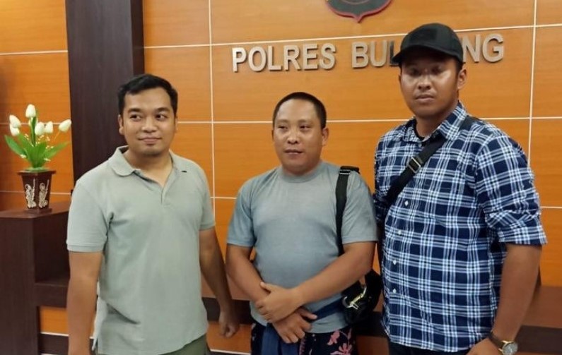I Gusti Putu Adi Kusuma Jaya (tengah). (Indopolitika).