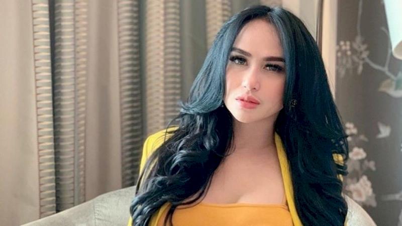 Penyanyi dangdut yang juga mantan pacar eks Kapolsek Kembangan Bebizie (nusantaratv)