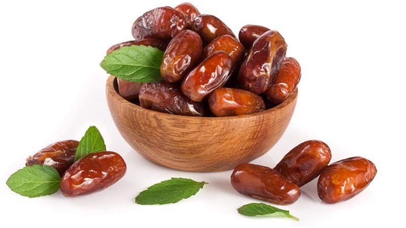 Berbuka puasa cara Nabi Muhammad SAW dengan kurma (Foto:Nataly Studio/Shutterstock)