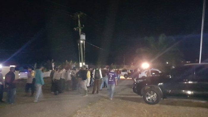 Warga hadang dan tikam Kapolsek (panritanews)
