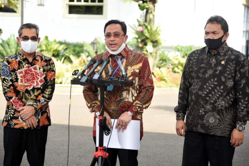 Kepala BPK memberikan keterangan usai menyerahkan Ikhtisar Hasil Pemeriksaan Semester (IHPS) II kepada Presiden, Kamis (14/5), di Kantor Presiden,.(Foto: Setkab.go.id)