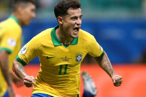 Philippe Coutinho saat membela Brasil./Reuters - Rodolfo Buhrer