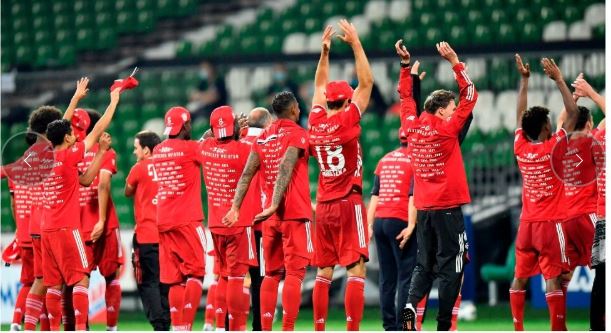 Munchen merayakan persta juara tanpa suporter yang hadir di lapangan (Foto: Marca)