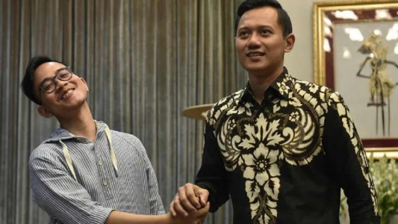 AHY saat bersama dengan Calon Wali Kota Solo Gibran Rakabuming Raka (viva).