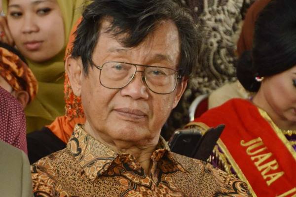 Dunia Sastra Indonesia Kembali Berduka, Ajip Rosidi Tutup Usia. (bisnis)
