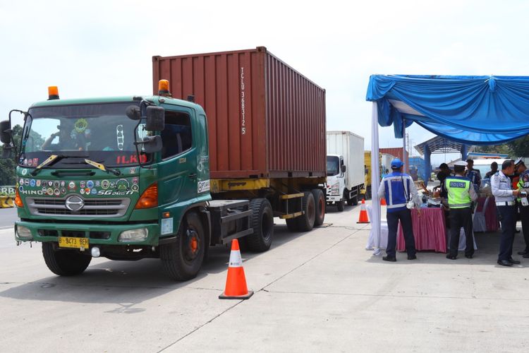 Razia truk muatan over kapasitas (ODOL) (Foto:Jasa Marga)