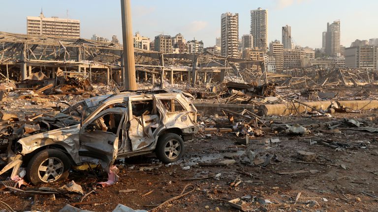 Ledakan di Beirut (4/8) mengakibatkan setidaknya 300 ribu orang kehilangan tempat tinggal (Sky News)