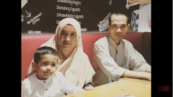 UAS dan Mellya resmi cerai (Tribunnews)
