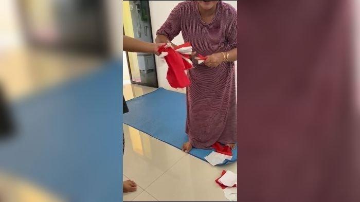 Tiga orang emak-emak penggunting bendera merah putih ditahan polisi (tribunnews)