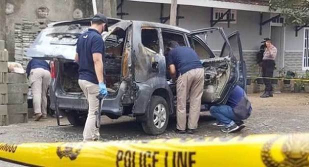 Gara-gara utang Rp145 juta, pelaku nekat bunuh dan bakar jasad kerabat Presiden Jokowi (Riau News).