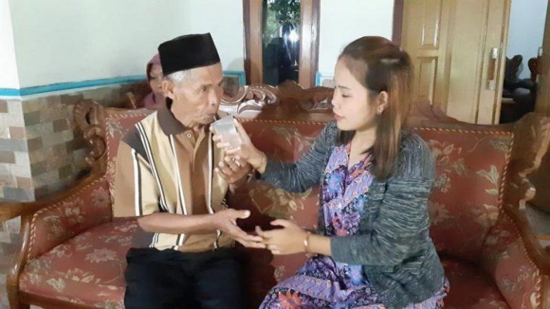 Kakek Sarna (78) di Subang nikahi Noni Novita (17) (Tribunnews)