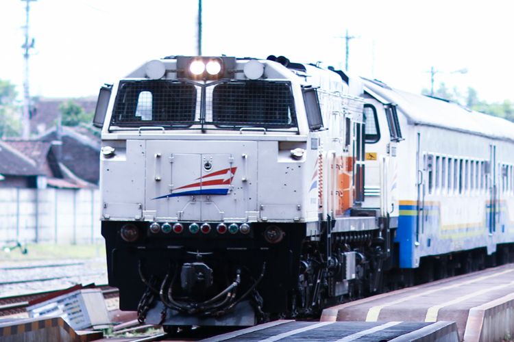 Kereta Antar Daerah PT KAI (Kompas)