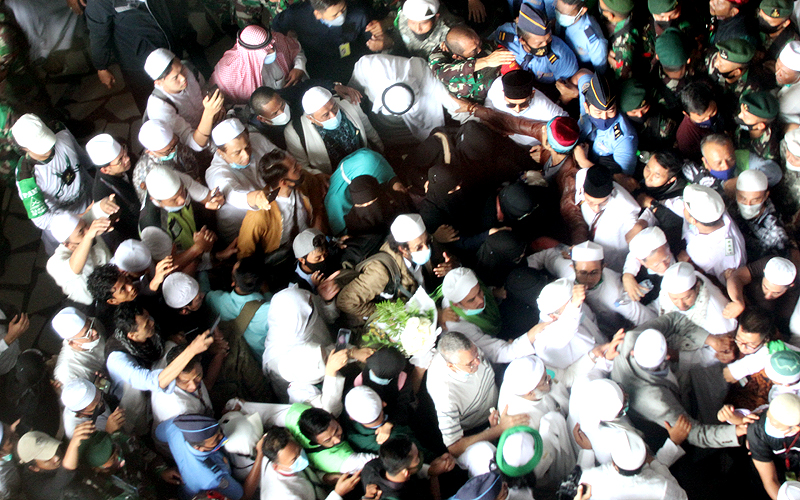 Kerumunan massa Habib Rizieq Syihab (Robinsar Nainggolan)